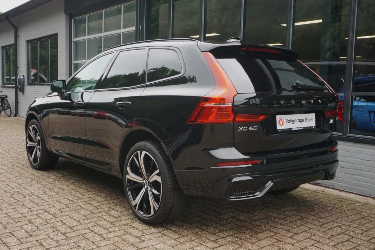 2.0 T8 Plug-in hybrid AWD Ultra Dark