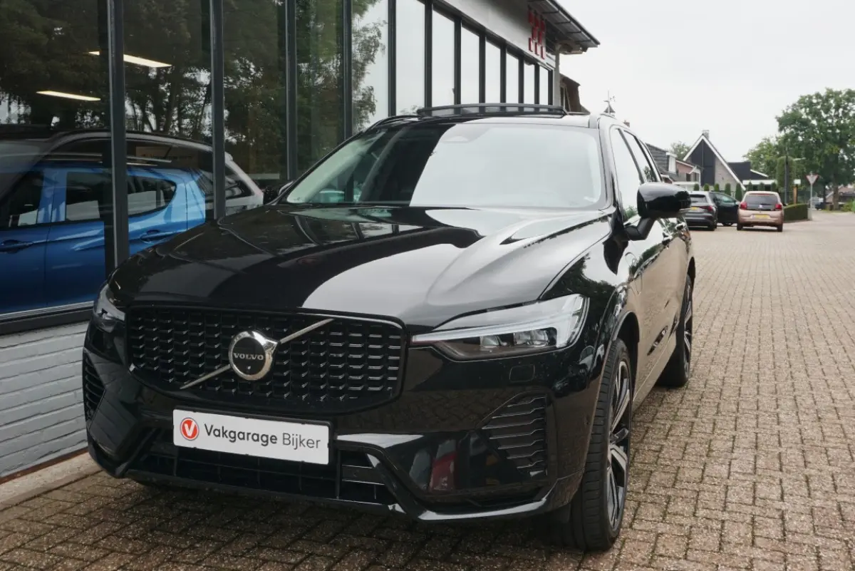 2.0 T8 Plug-in hybrid AWD Ultra Dark