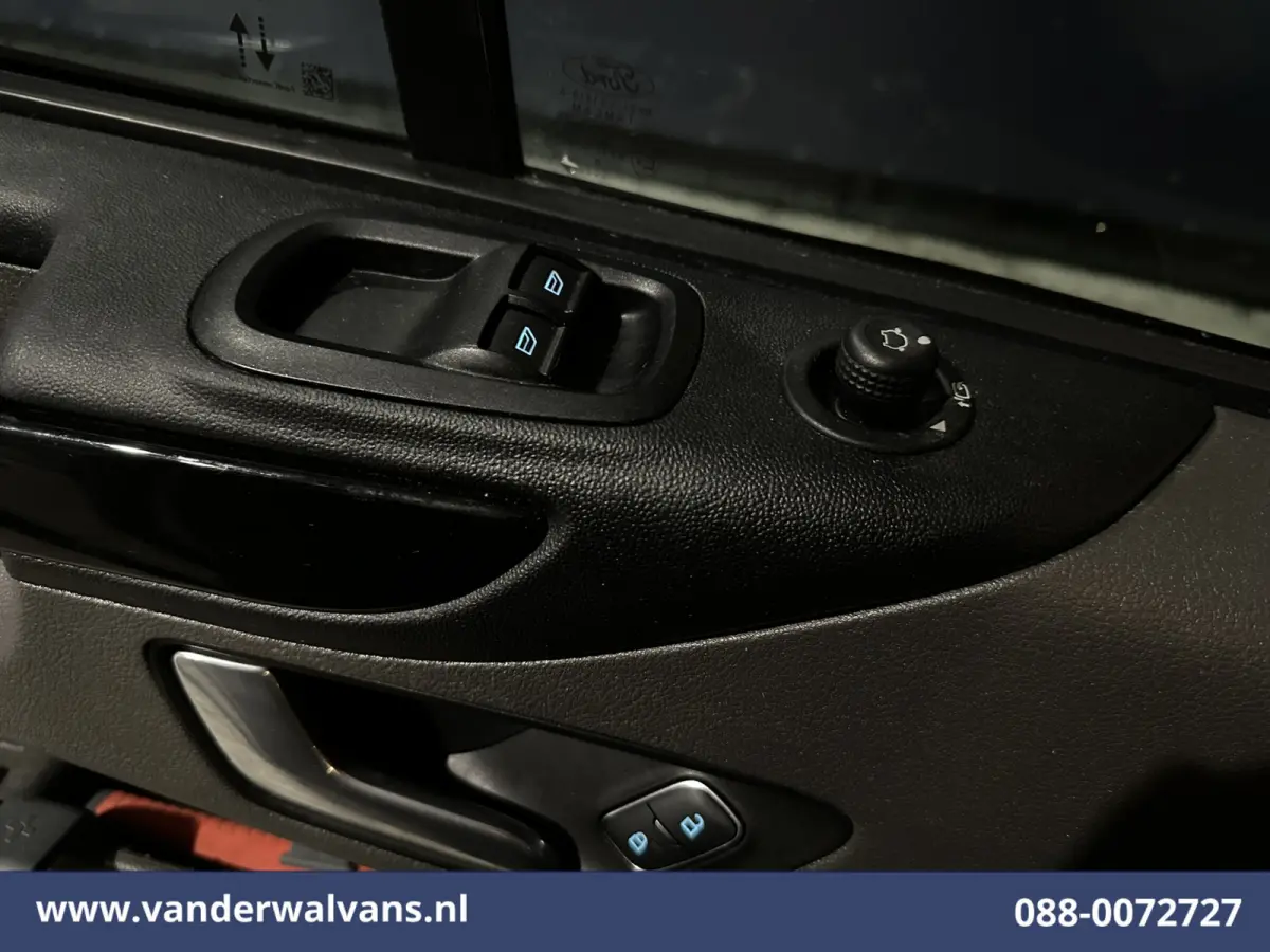 2.0 TDCI 130pk L2H1 Euro6 Airco | Navigatie | 2800kg Trekhaak | LED | Apple Carplay Cruisecontrol, Stoelverwarming, verwarmde Voorruit, LM Velgen, Parkeersensoren, Bijrijdersbank