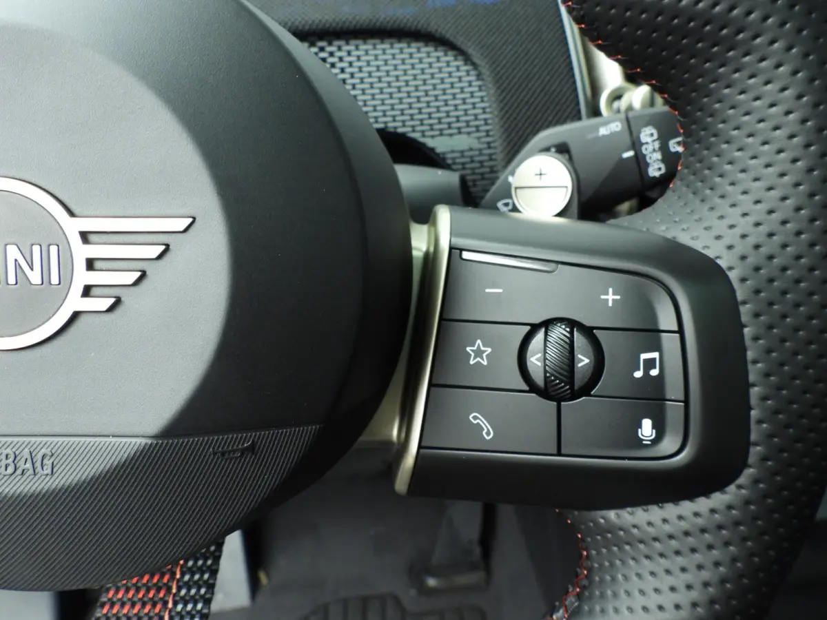 1.5 C John Cooper Works | Stuurwielrand verwarmd | Panoramadak | Elektrisch verstelbare stoelen | Driving Assistant Professional | Stoelverwarming | Harman-Kardon |