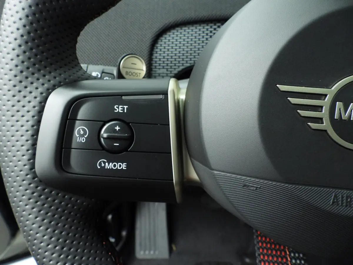 1.5 C John Cooper Works | Stuurwielrand verwarmd | Panoramadak | Elektrisch verstelbare stoelen | Driving Assistant Professional | Stoelverwarming | Harman-Kardon |
