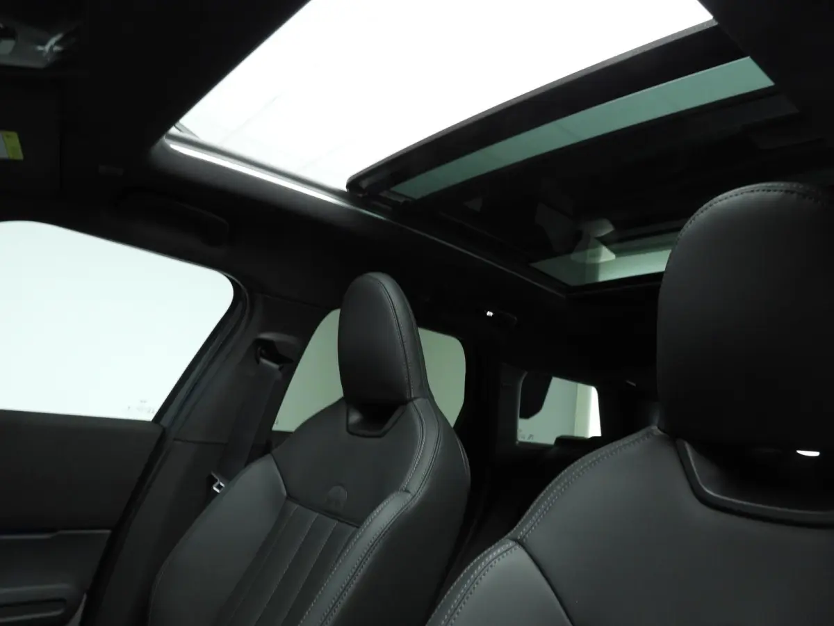 1.5 C John Cooper Works | Stuurwielrand verwarmd | Panoramadak | Elektrisch verstelbare stoelen | Driving Assistant Professional | Stoelverwarming | Harman-Kardon |