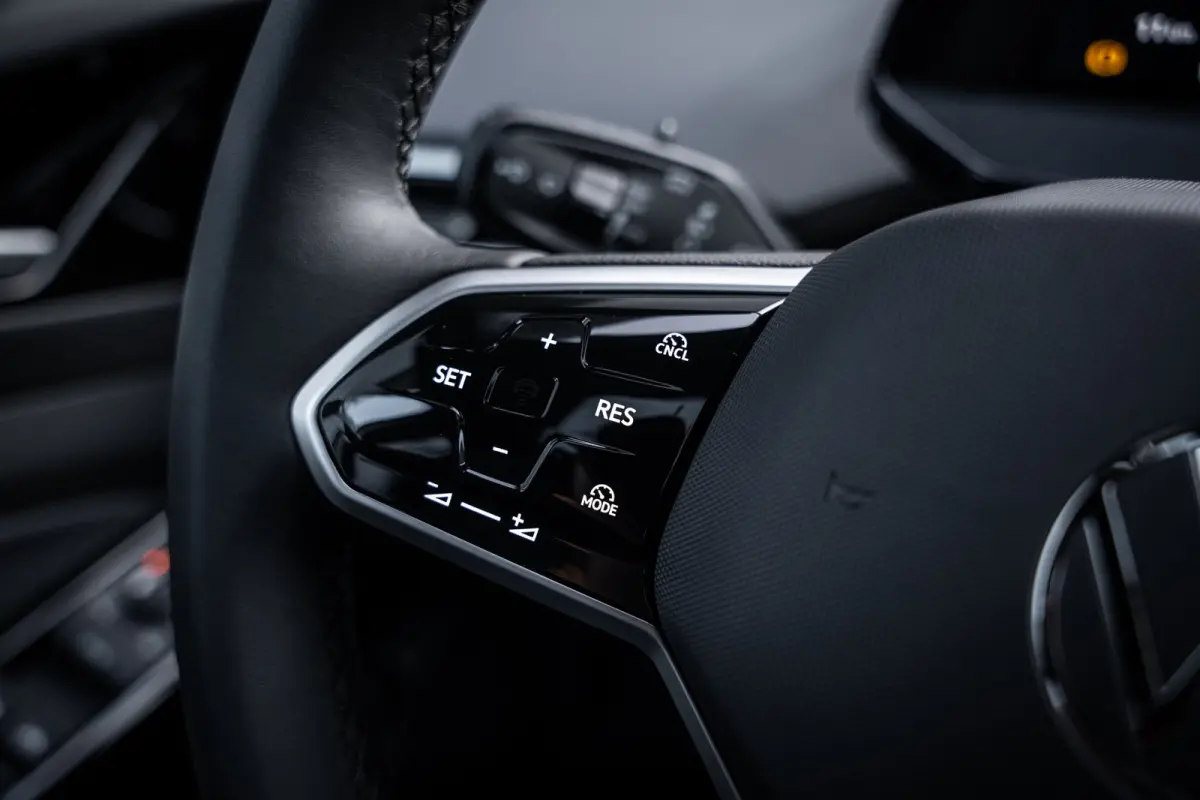 Pro Limited Edition Plus | 'App-Connect' draadloze smartphone integratie | Achterbank in ongelijke delen neerklapbaar incl. middenarmsteun en doorlaadmogelijkheid | Achterklep, elektrisch , 
