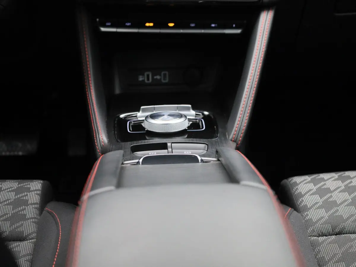 EV Standard Range Comfort 50 kWh | CAMERA | STOELVERWARMING | NAVIGATIE