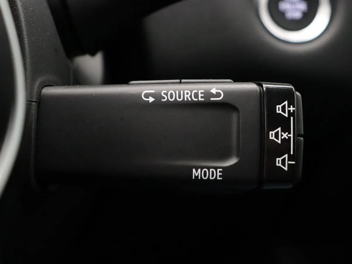 TCe 90pk Techno | Navigatie | Achteruitrijcamera | Parkeersensoren voor en achter | Climate control |