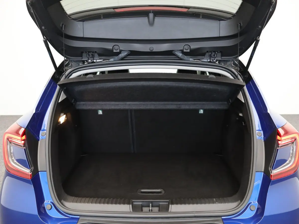 TCe 90pk Techno | Navigatie | Achteruitrijcamera | Parkeersensoren voor en achter | Climate control |