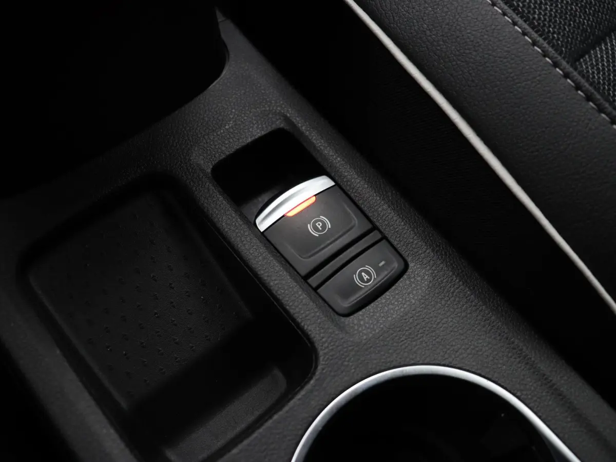 TCe 90pk Techno | Navigatie | Achteruitrijcamera | Parkeersensoren voor en achter | Climate control |