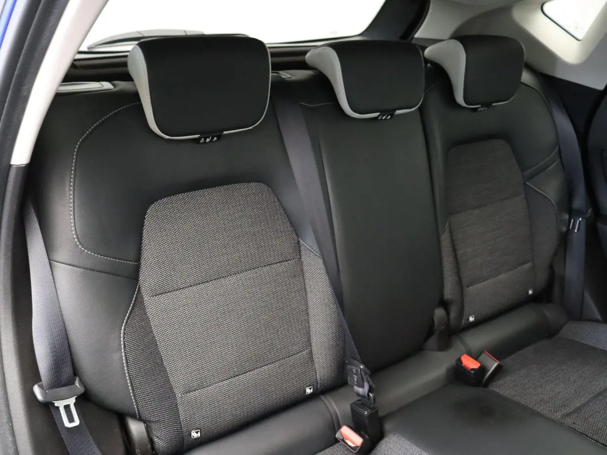 TCe 90pk Techno | Navigatie | Achteruitrijcamera | Parkeersensoren voor en achter | Climate control |