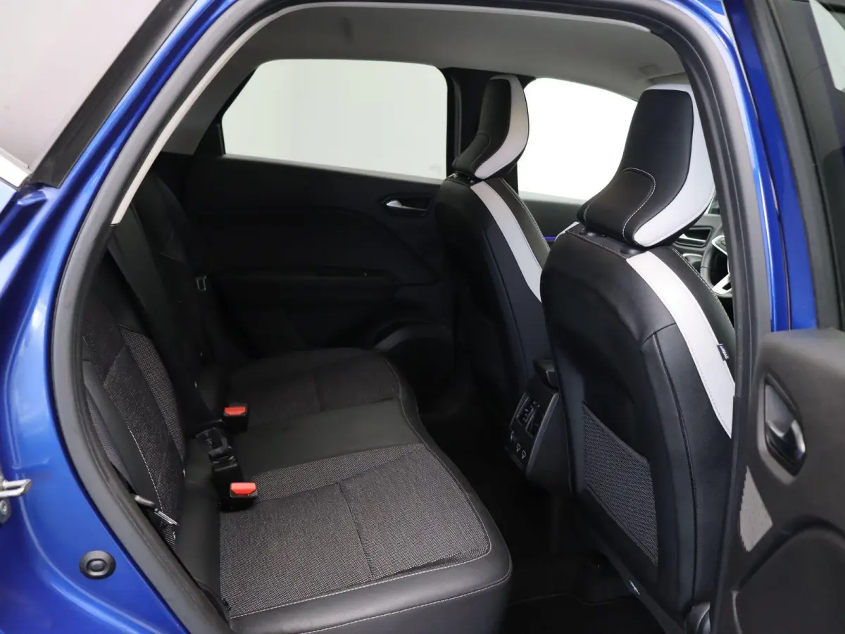 TCe 90pk Techno | Navigatie | Achteruitrijcamera | Parkeersensoren voor en achter | Climate control |