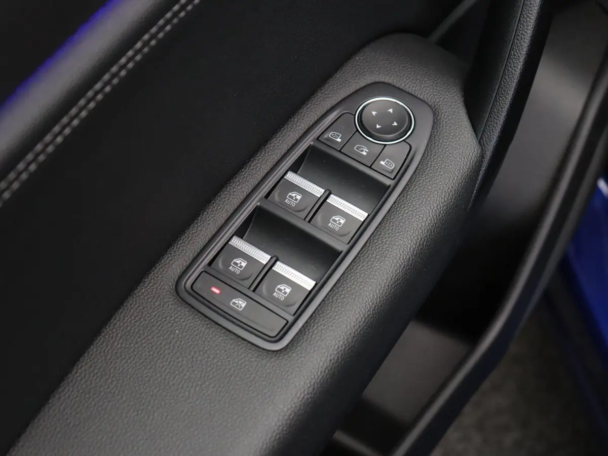 TCe 90pk Techno | Navigatie | Achteruitrijcamera | Parkeersensoren voor en achter | Climate control |