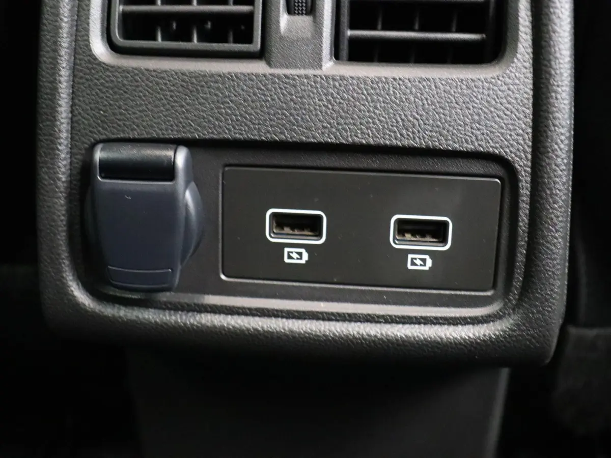TCe 90pk Techno | Navigatie | Achteruitrijcamera | Parkeersensoren voor en achter | Climate control |
