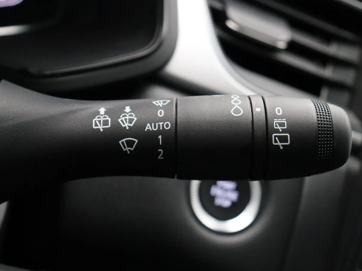 TCe 90pk Techno | Navigatie | Achteruitrijcamera | Parkeersensoren voor en achter | Climate control |