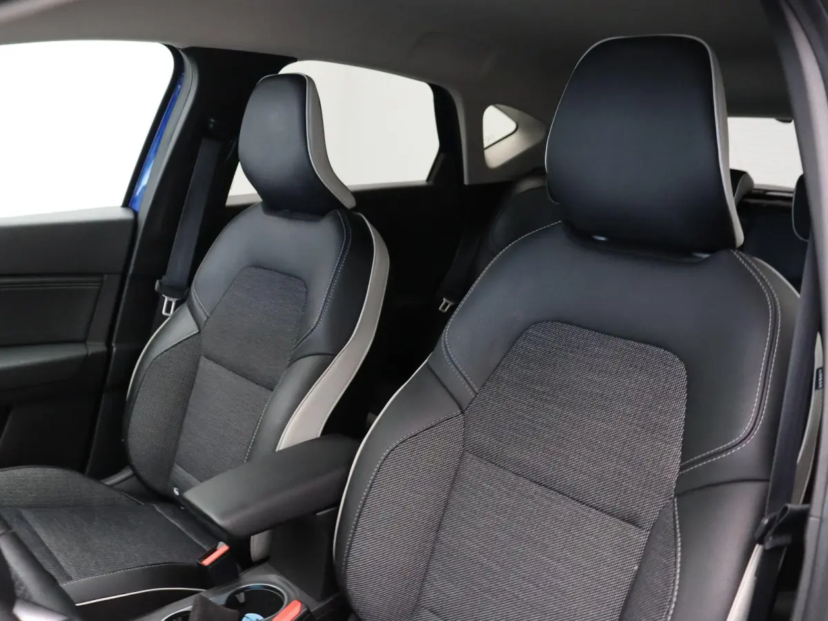 TCe 90pk Techno | Navigatie | Achteruitrijcamera | Parkeersensoren voor en achter | Climate control |
