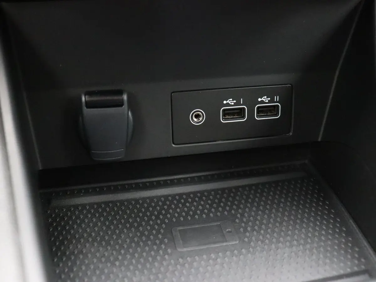 TCe 90pk Techno | Navigatie | Achteruitrijcamera | Parkeersensoren voor en achter | Climate control |