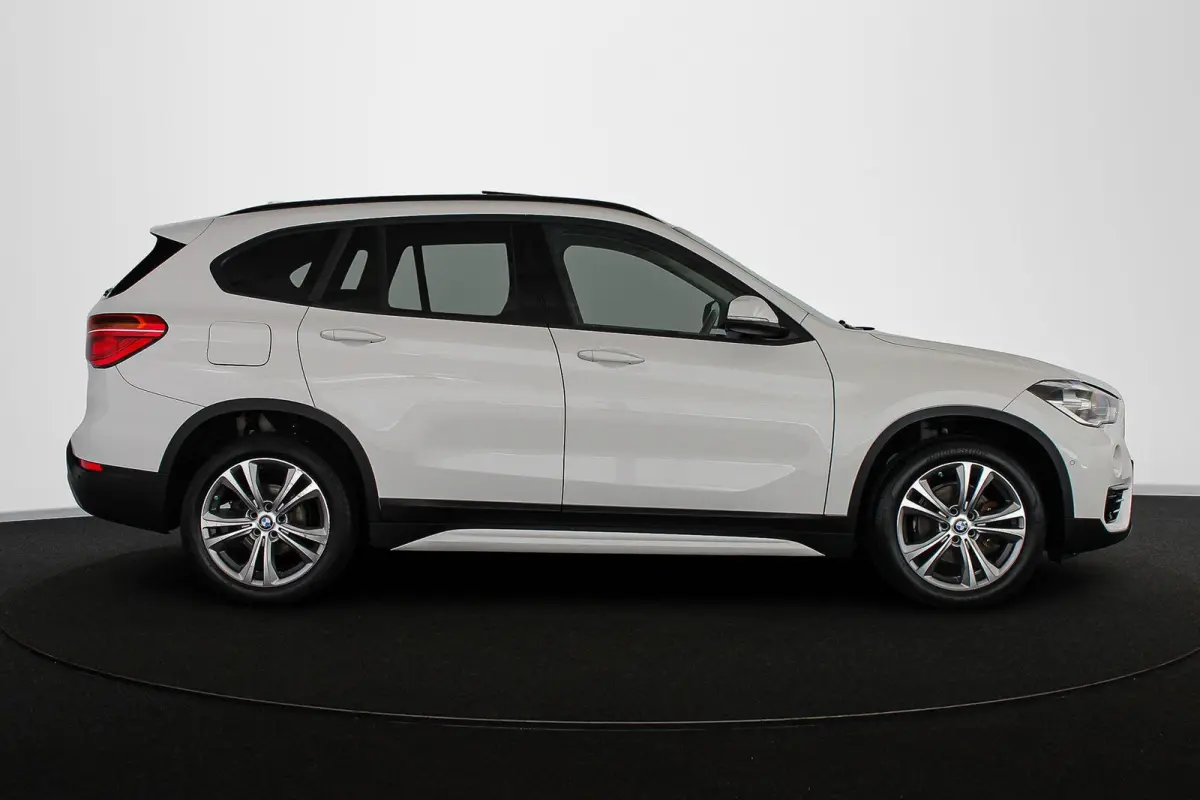 sDrive18i Executive Sport Line Panoramadak Trekhaak Groot Navi Stoelverwarming