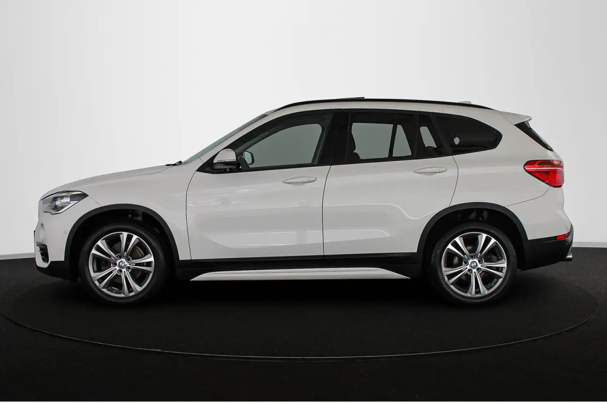 sDrive18i Executive Sport Line Panoramadak Trekhaak Groot Navi Stoelverwarming