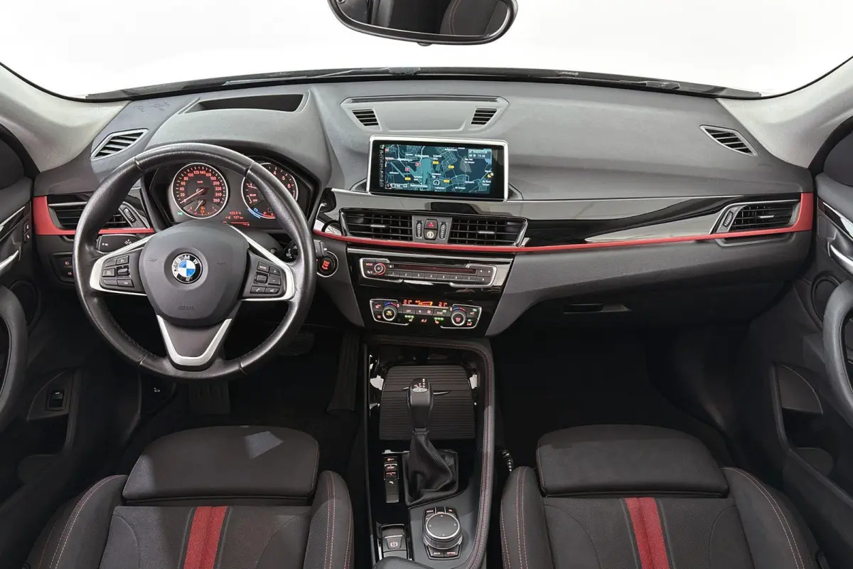 sDrive18i Executive Sport Line Panoramadak Trekhaak Groot Navi Stoelverwarming