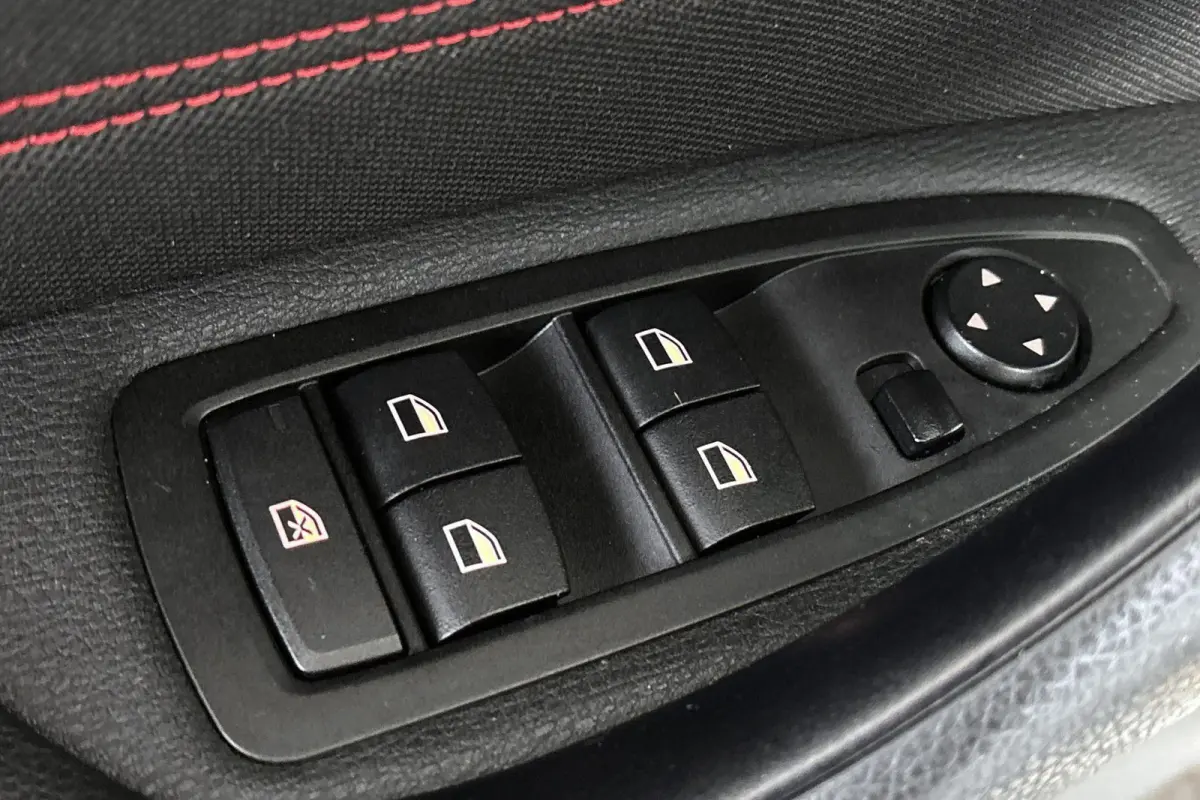 sDrive18i Executive Sport Line Panoramadak Trekhaak Groot Navi Stoelverwarming