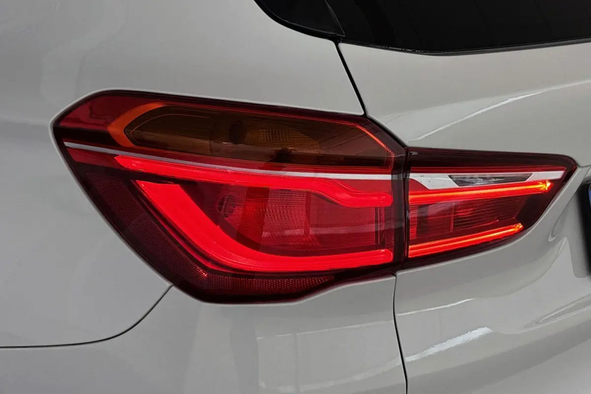 sDrive18i Executive Sport Line Panoramadak Trekhaak Groot Navi Stoelverwarming