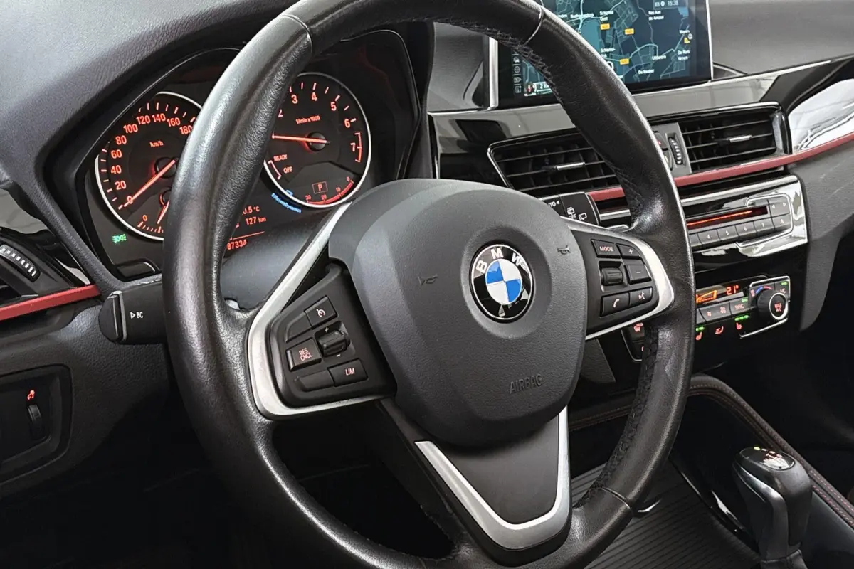sDrive18i Executive Sport Line Panoramadak Trekhaak Groot Navi Stoelverwarming