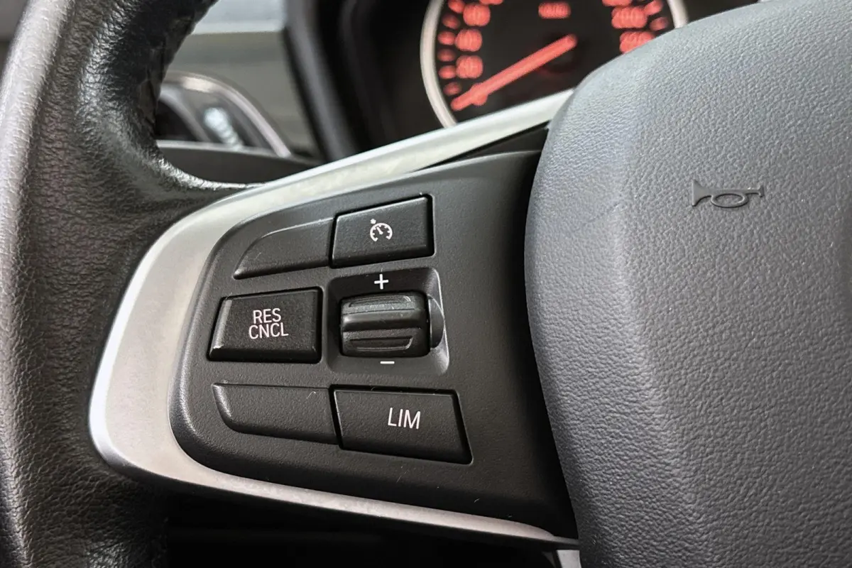 sDrive18i Executive Sport Line Panoramadak Trekhaak Groot Navi Stoelverwarming