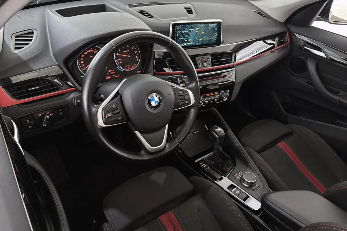 sDrive18i Executive Sport Line Panoramadak Trekhaak Groot Navi Stoelverwarming