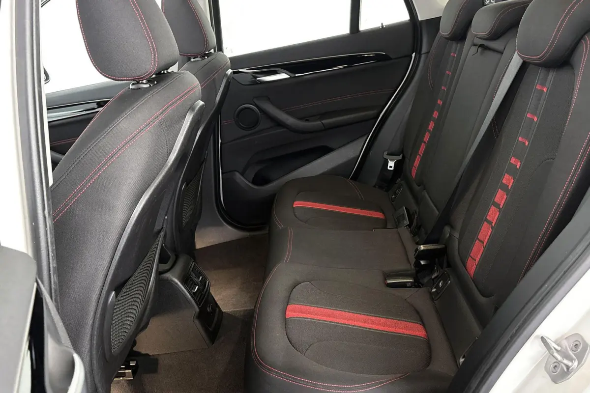 sDrive18i Executive Sport Line Panoramadak Trekhaak Groot Navi Stoelverwarming