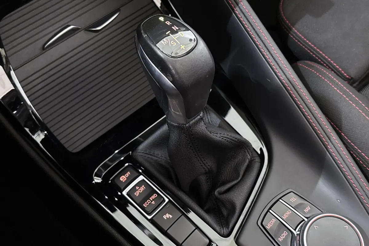 sDrive18i Executive Sport Line Panoramadak Trekhaak Groot Navi Stoelverwarming