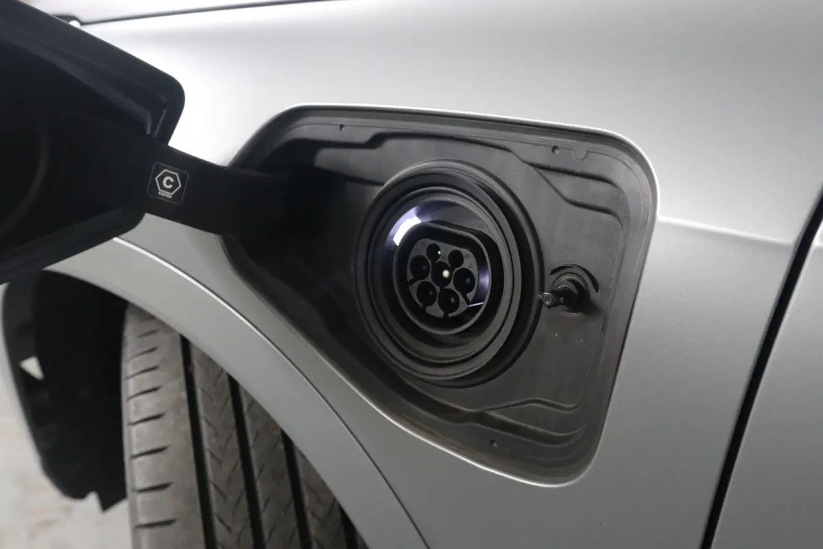 xDrive30e M-Sport | 1e Eigenaar! | SOH 95% | Open Dak | Trekhaak | Sfeerverlichting | harman/Kardon | LED | Memory | HUD | 360 Camera | Cruise | 20 '' Lichtmetalen Velgen