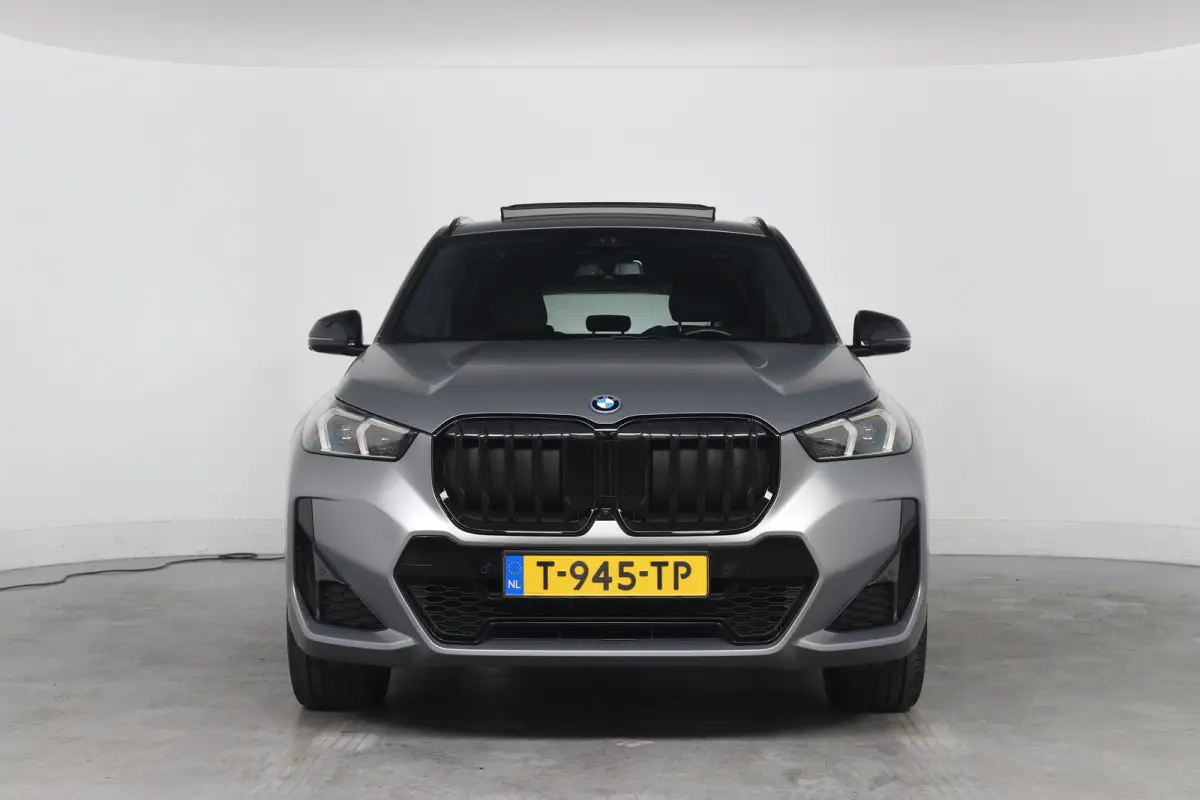 xDrive30e M-Sport | 1e Eigenaar! | SOH 95% | Open Dak | Trekhaak | Sfeerverlichting | harman/Kardon | LED | Memory | HUD | 360 Camera | Cruise | 20 '' Lichtmetalen Velgen