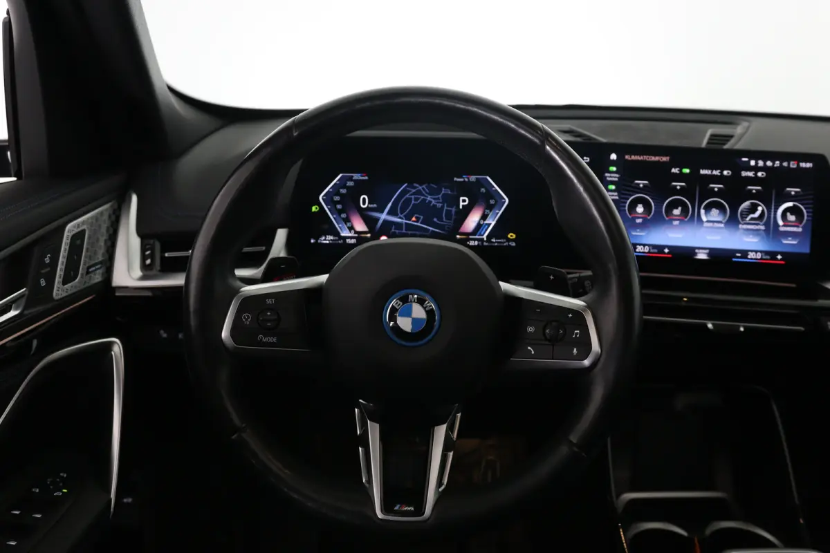 xDrive30e M-Sport | 1e Eigenaar! | SOH 95% | Open Dak | Trekhaak | Sfeerverlichting | harman/Kardon | LED | Memory | HUD | 360 Camera | Cruise | 20 '' Lichtmetalen Velgen