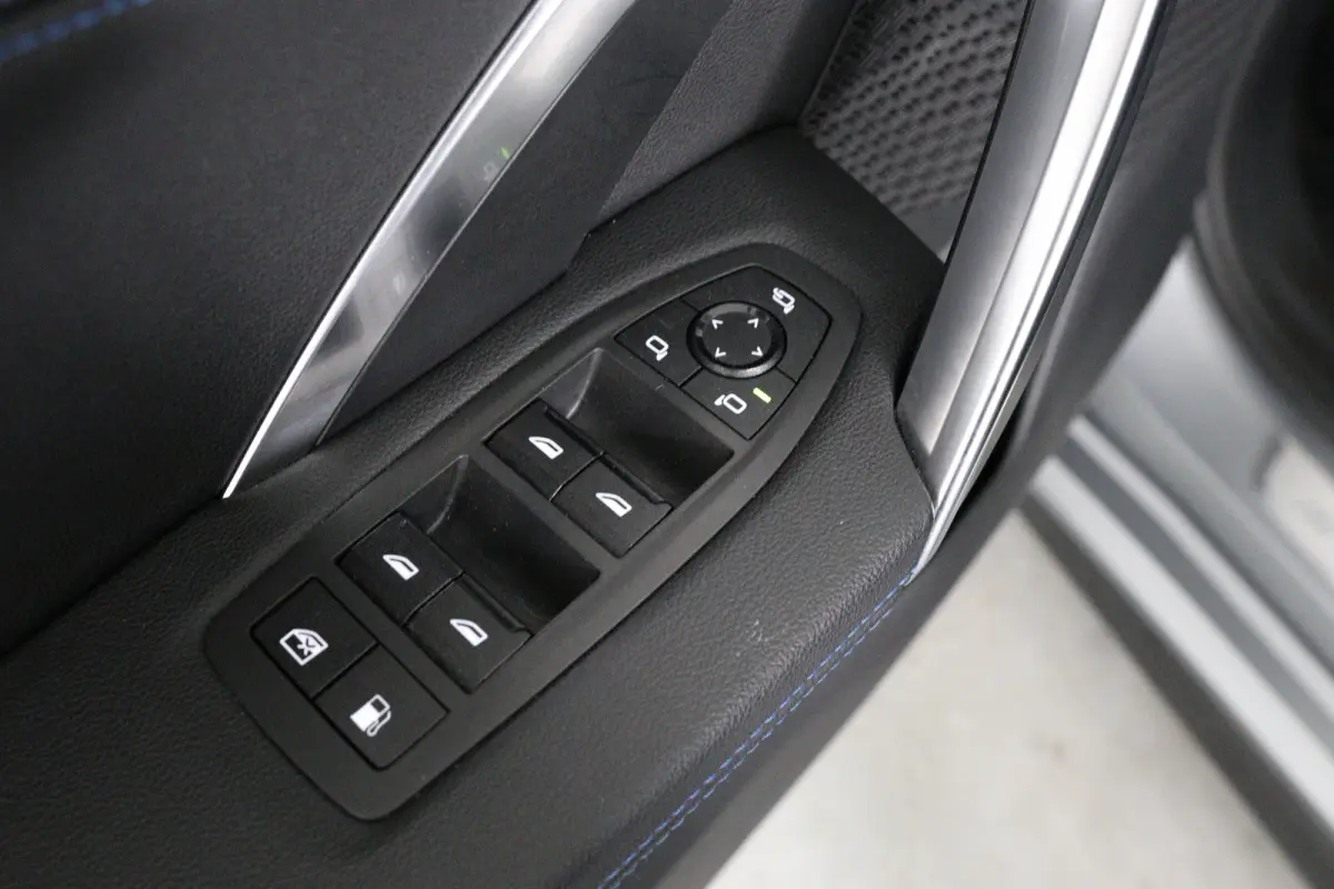 xDrive30e M-Sport | 1e Eigenaar! | SOH 95% | Open Dak | Trekhaak | Sfeerverlichting | harman/Kardon | LED | Memory | HUD | 360 Camera | Cruise | 20 '' Lichtmetalen Velgen