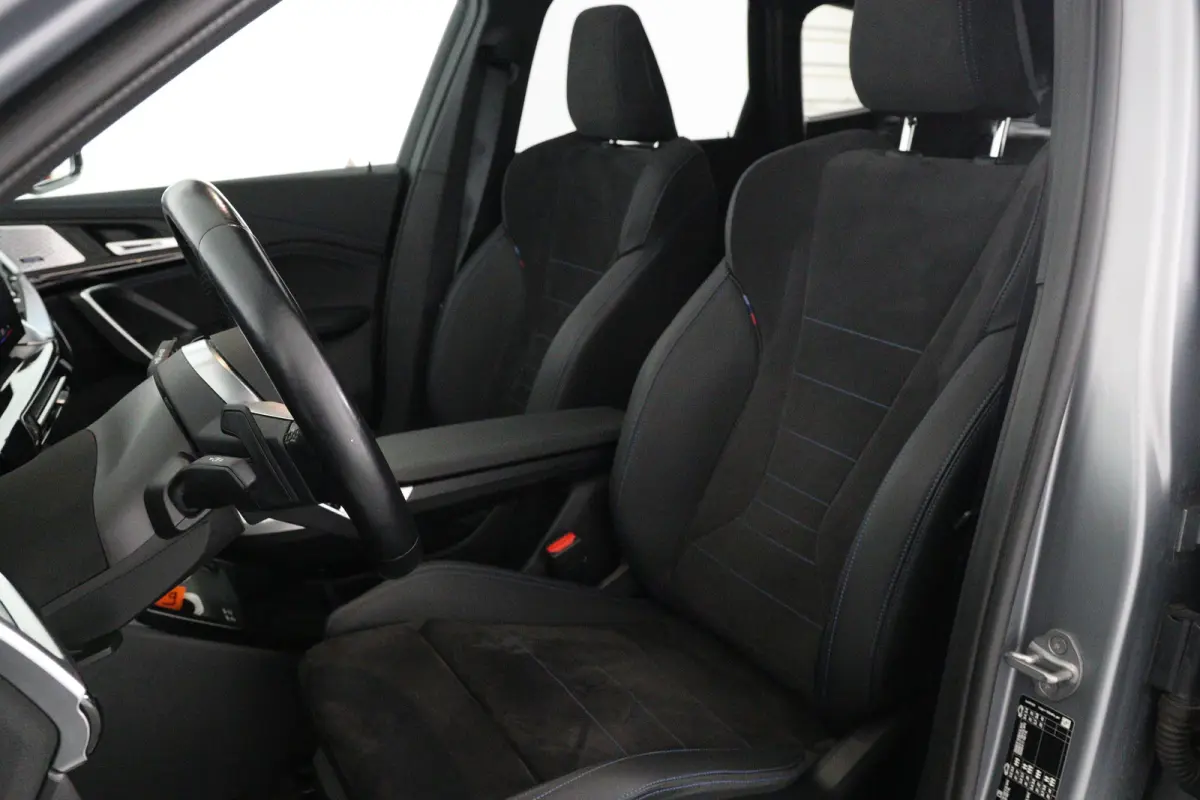 xDrive30e M-Sport | 1e Eigenaar! | SOH 95% | Open Dak | Trekhaak | Sfeerverlichting | harman/Kardon | LED | Memory | HUD | 360 Camera | Cruise | 20 '' Lichtmetalen Velgen