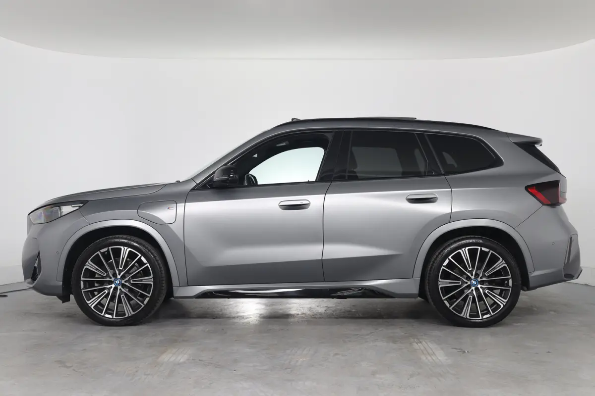 xDrive30e M-Sport | 1e Eigenaar! | SOH 95% | Open Dak | Trekhaak | Sfeerverlichting | harman/Kardon | LED | Memory | HUD | 360 Camera | Cruise | 20 '' Lichtmetalen Velgen