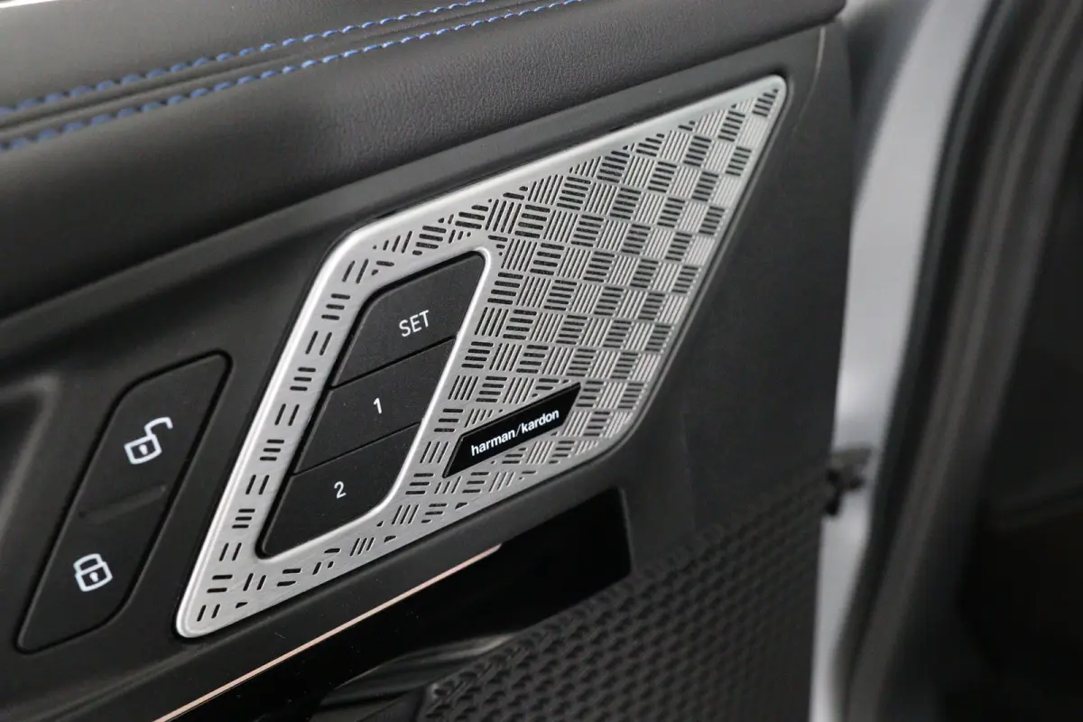xDrive30e M-Sport | 1e Eigenaar! | SOH 95% | Open Dak | Trekhaak | Sfeerverlichting | harman/Kardon | LED | Memory | HUD | 360 Camera | Cruise | 20 '' Lichtmetalen Velgen