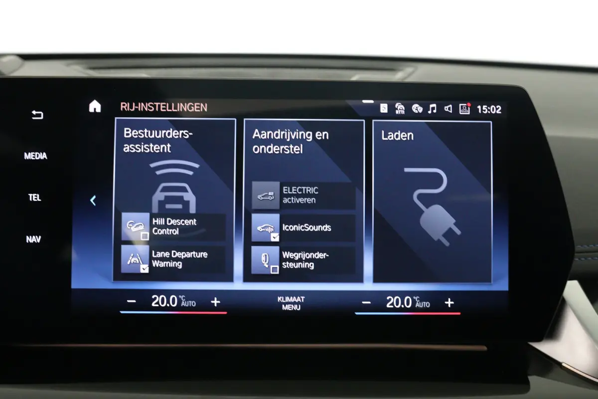 xDrive30e M-Sport | 1e Eigenaar! | SOH 95% | Open Dak | Trekhaak | Sfeerverlichting | harman/Kardon | LED | Memory | HUD | 360 Camera | Cruise | 20 '' Lichtmetalen Velgen