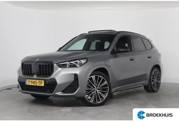 xDrive30e M-Sport | 1e Eigenaar! | SOH 95% | Open Dak | Trekhaak | Sfeerverlichting | harman/Kardon | LED | Memory | HUD | 360 Camera | Cruise | 20 '' Lichtmetalen Velgen