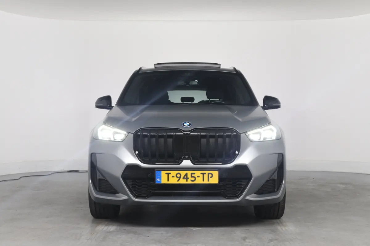 xDrive30e M-Sport | 1e Eigenaar! | SOH 95% | Open Dak | Trekhaak | Sfeerverlichting | harman/Kardon | LED | Memory | HUD | 360 Camera | Cruise | 20 '' Lichtmetalen Velgen