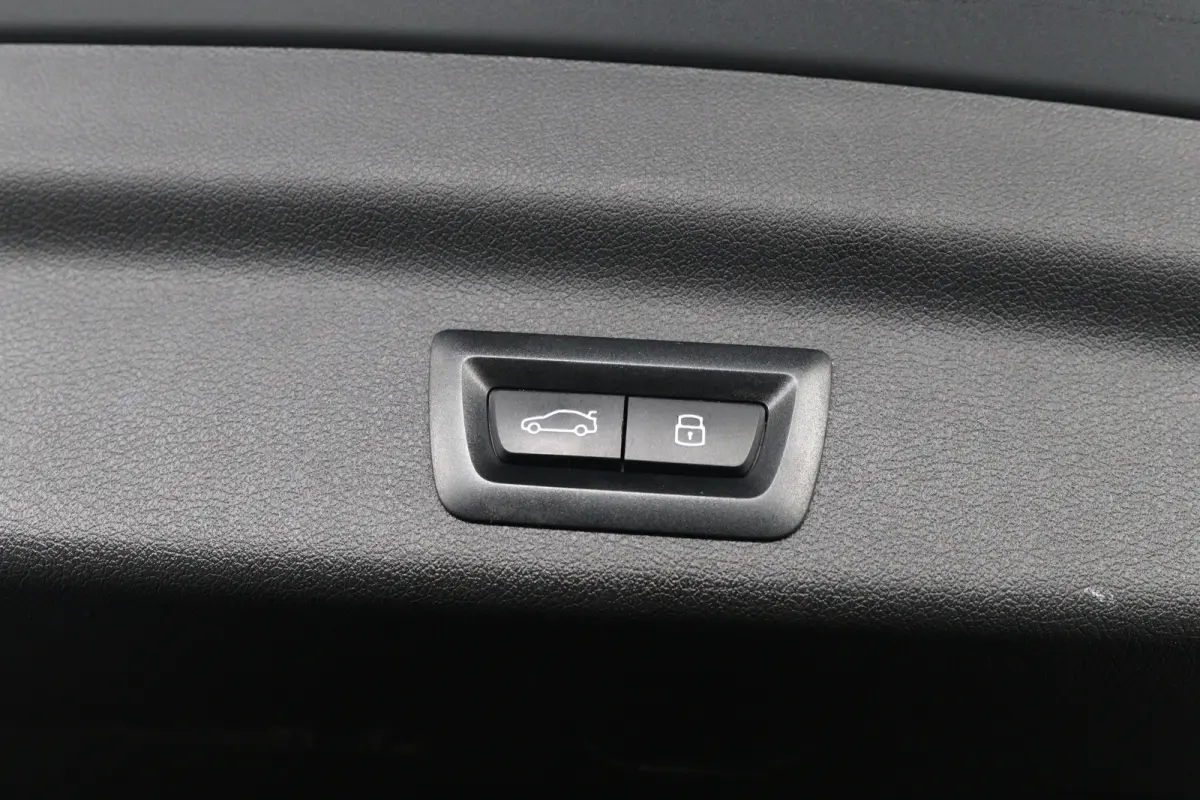 xDrive30e M-Sport | 1e Eigenaar! | SOH 95% | Open Dak | Trekhaak | Sfeerverlichting | harman/Kardon | LED | Memory | HUD | 360 Camera | Cruise | 20 '' Lichtmetalen Velgen