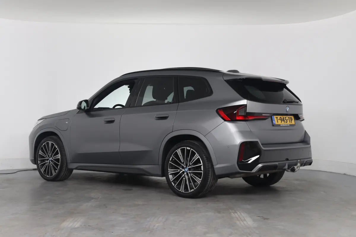 xDrive30e M-Sport | 1e Eigenaar! | SOH 95% | Open Dak | Trekhaak | Sfeerverlichting | harman/Kardon | LED | Memory | HUD | 360 Camera | Cruise | 20 '' Lichtmetalen Velgen