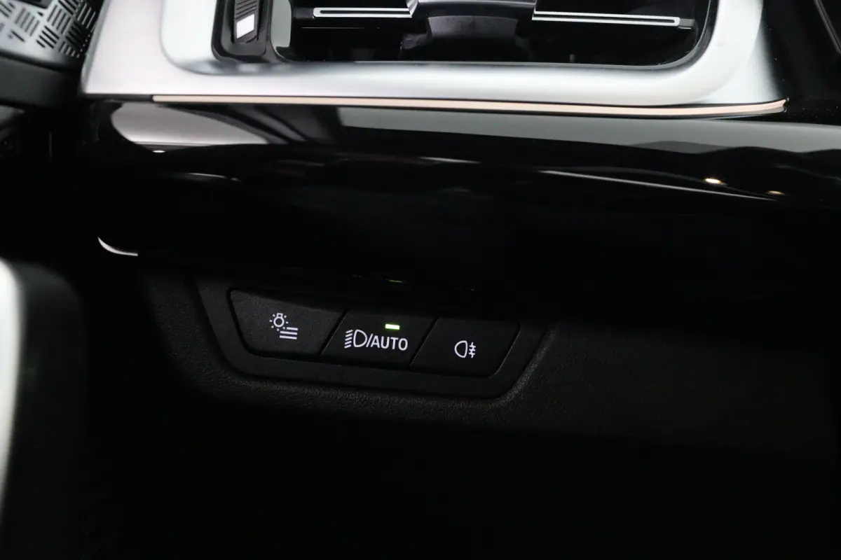 xDrive30e M-Sport | 1e Eigenaar! | SOH 95% | Open Dak | Trekhaak | Sfeerverlichting | harman/Kardon | LED | Memory | HUD | 360 Camera | Cruise | 20 '' Lichtmetalen Velgen
