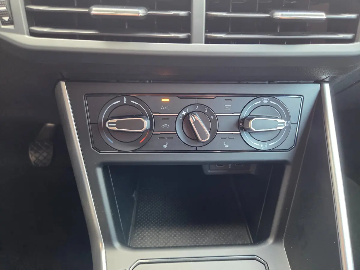 1.0 TSI Life Apple Carplay- Android auto/ Parkeersensoren voor + achter/ Rijklaarprijs!