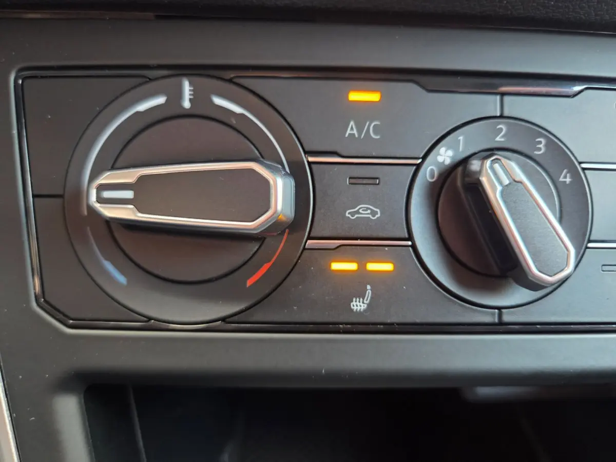 1.0 TSI Life Apple Carplay- Android auto/ Parkeersensoren voor + achter/ Rijklaarprijs!