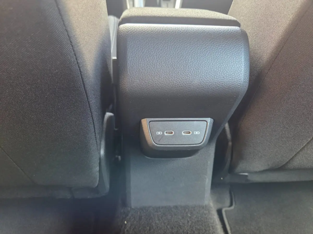 1.0 TSI Life Apple Carplay- Android auto/ Parkeersensoren voor + achter/ Rijklaarprijs!