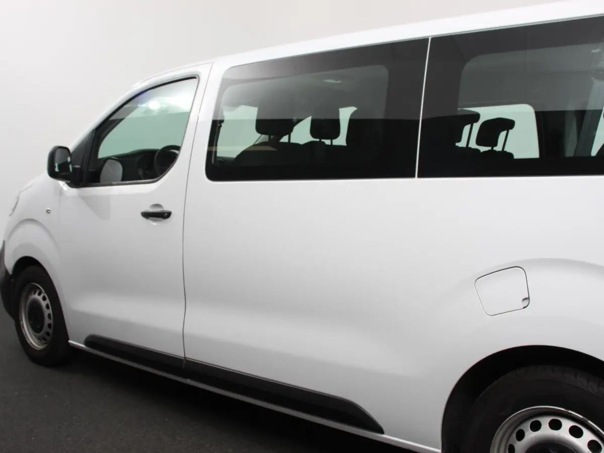 1.5 CDTI L3H1 9persoons PERSONENBUS Prijs is incl. BTW/BPM Climate control Cruise control Radio Apple Carplay/ Android Auto