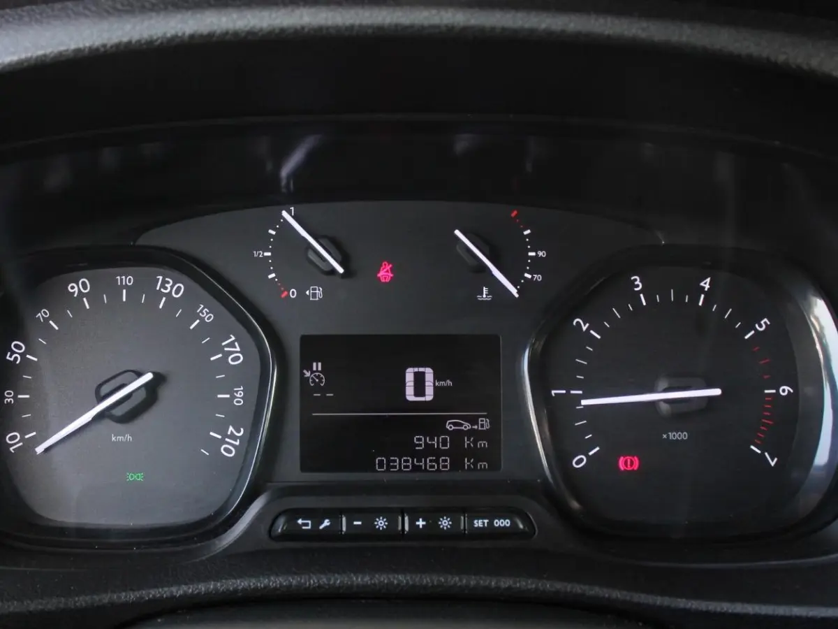 1.5 CDTI L3H1 9persoons PERSONENBUS Prijs is incl. BTW/BPM Climate control Cruise control Radio Apple Carplay/ Android Auto