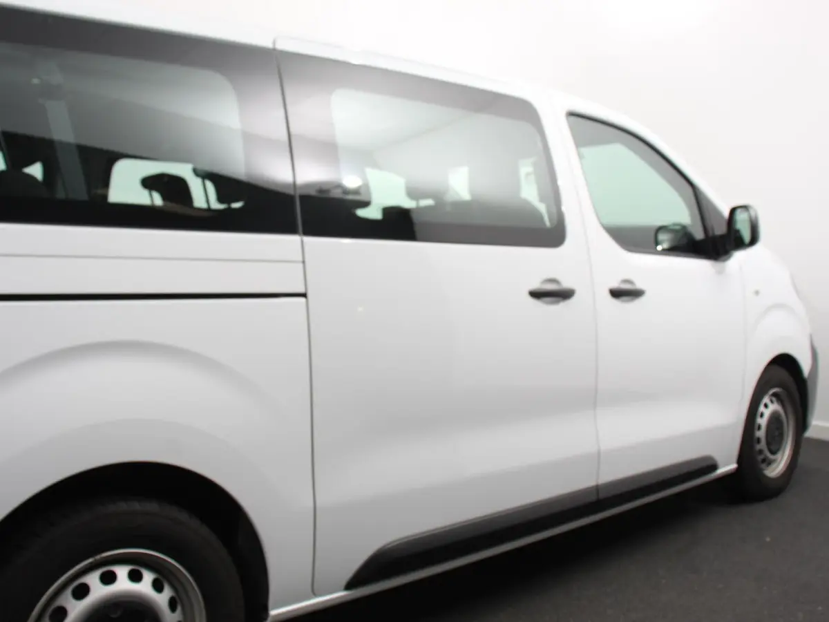 1.5 CDTI L3H1 9persoons PERSONENBUS Prijs is incl. BTW/BPM Climate control Cruise control Radio Apple Carplay/ Android Auto