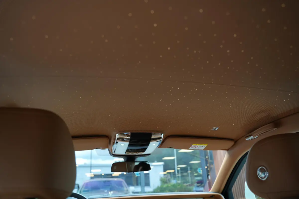 6.7 V12 Starlight Headliner Rear Theatre Individual Rear Seats 22-Inch Polished Wheels