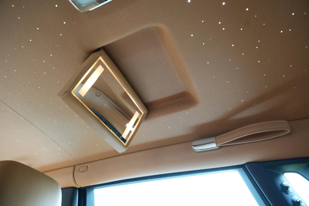 6.7 V12 Starlight Headliner Rear Theatre Individual Rear Seats 22-Inch Polished Wheels