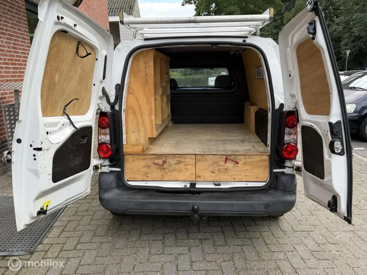 bestel 1.6 BlueHDI 100 Club Economy